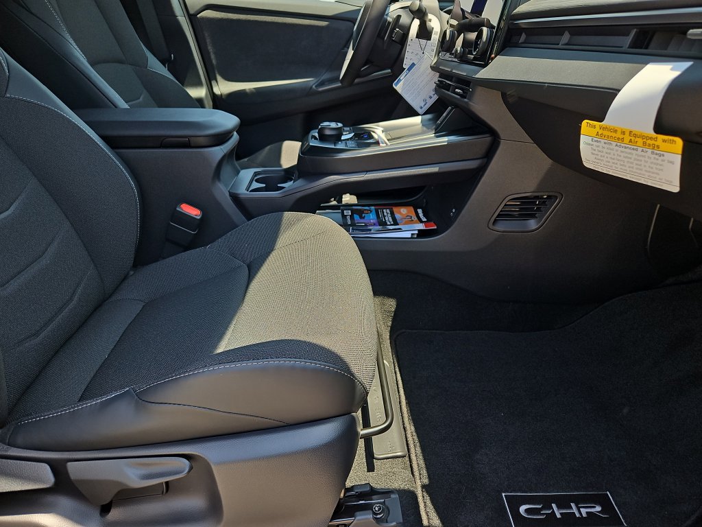 2026 Toyota C-HR SE - Photo 10