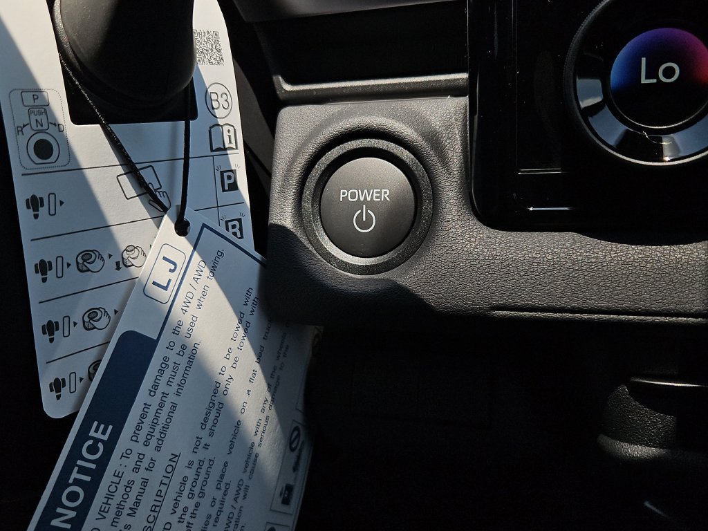 2026 Toyota C-HR SE - Photo 27