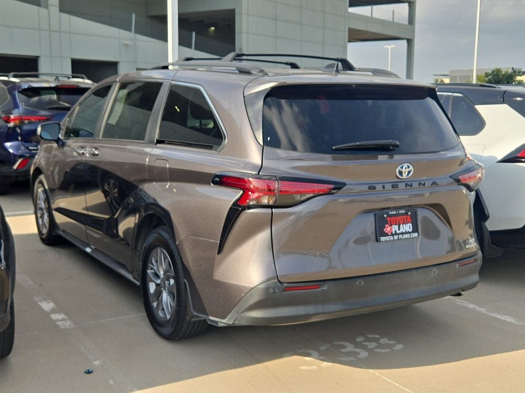 Used 2022 Toyota Sienna XLE Passenger Van