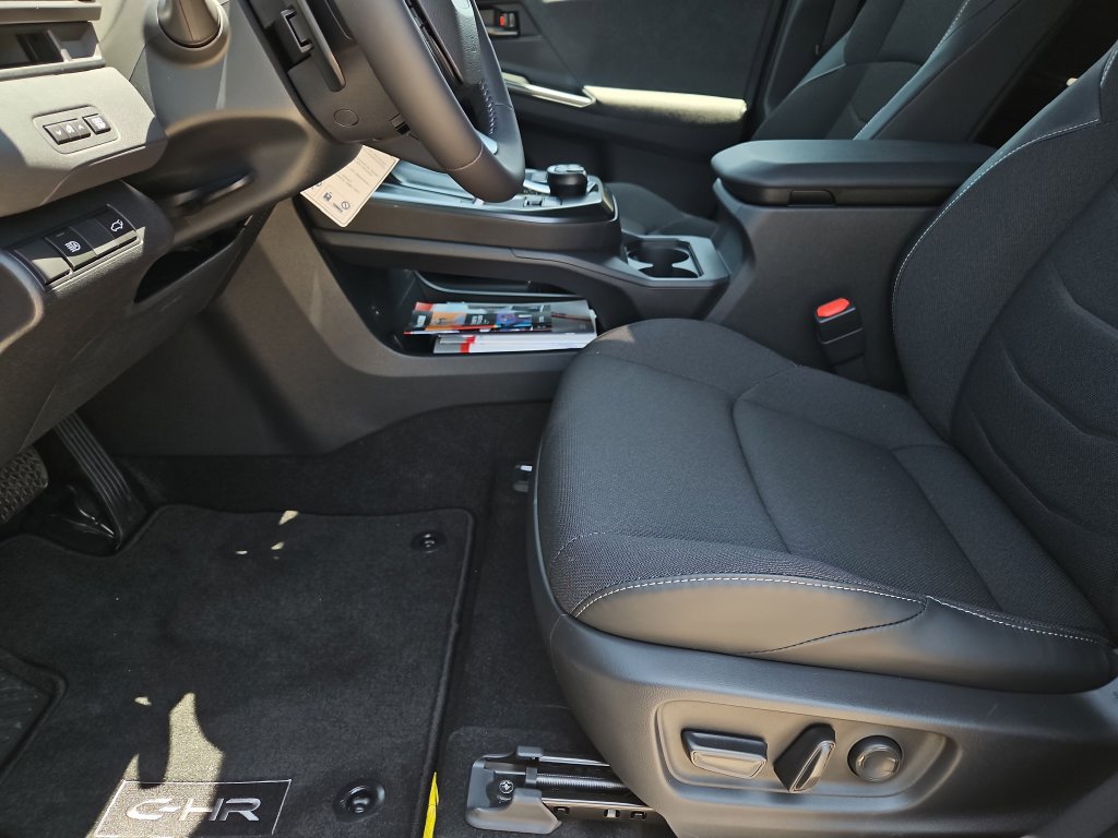 2026 Toyota C-HR SE - Photo 20