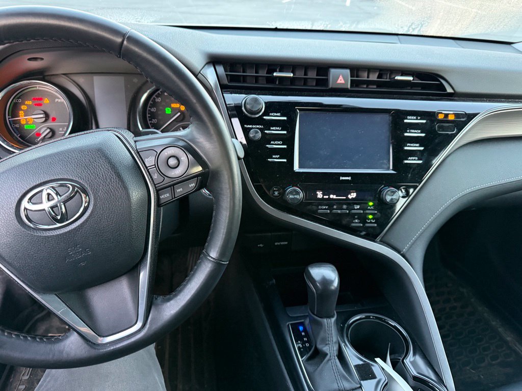 Used 2020 Toyota Camry Hybrid SE Sedan