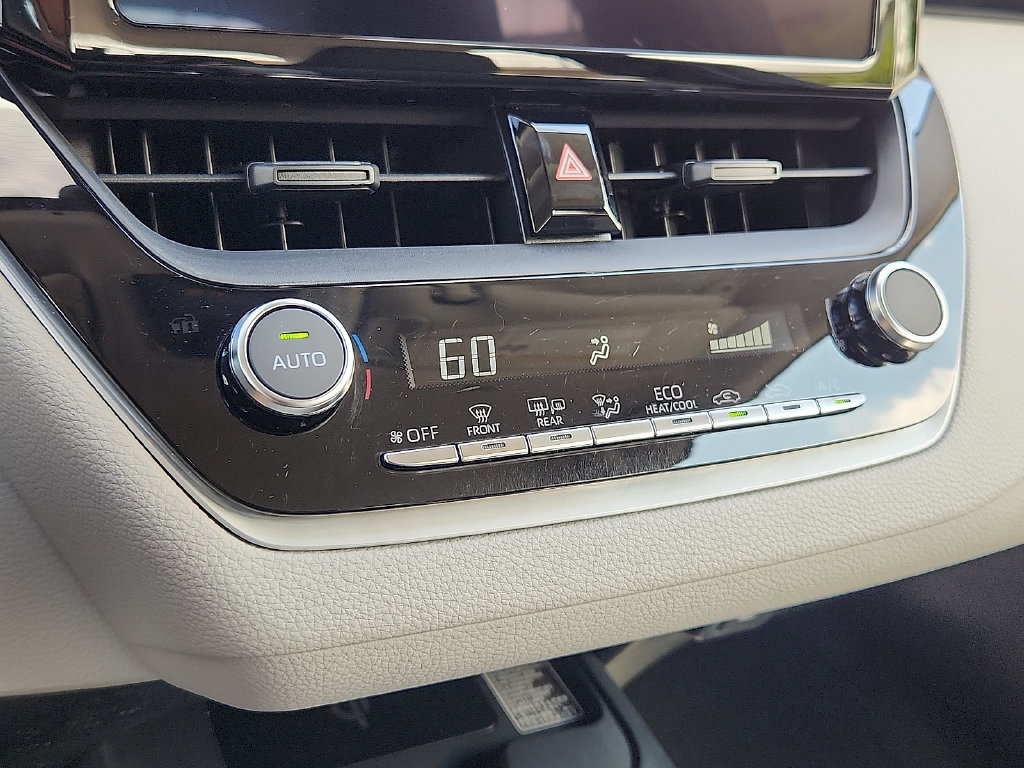2025 Toyota Corolla LE - Photo 17