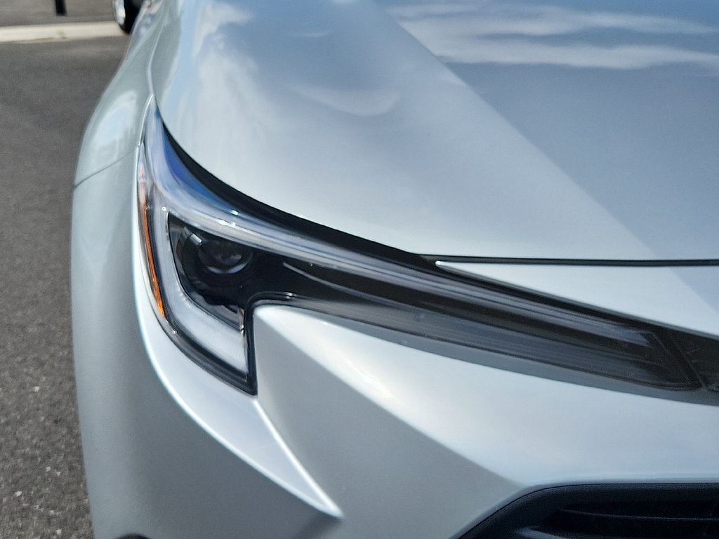 2025 Toyota Corolla LE - Photo 9