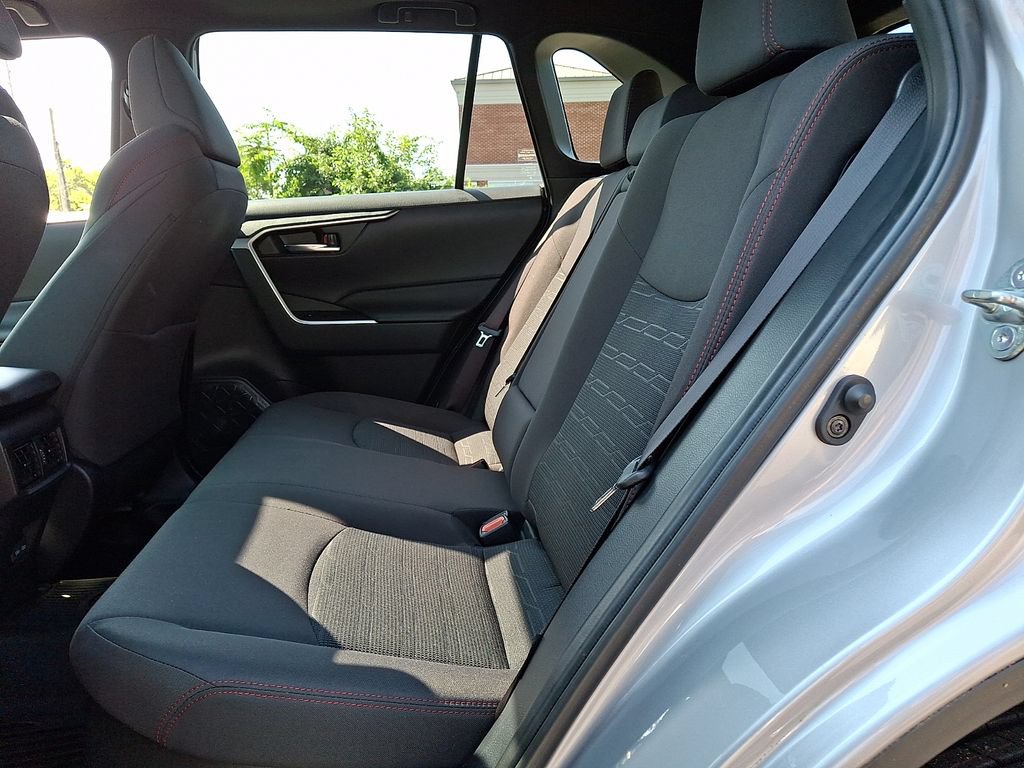 2022 Toyota RAV4 SE - Photo 9