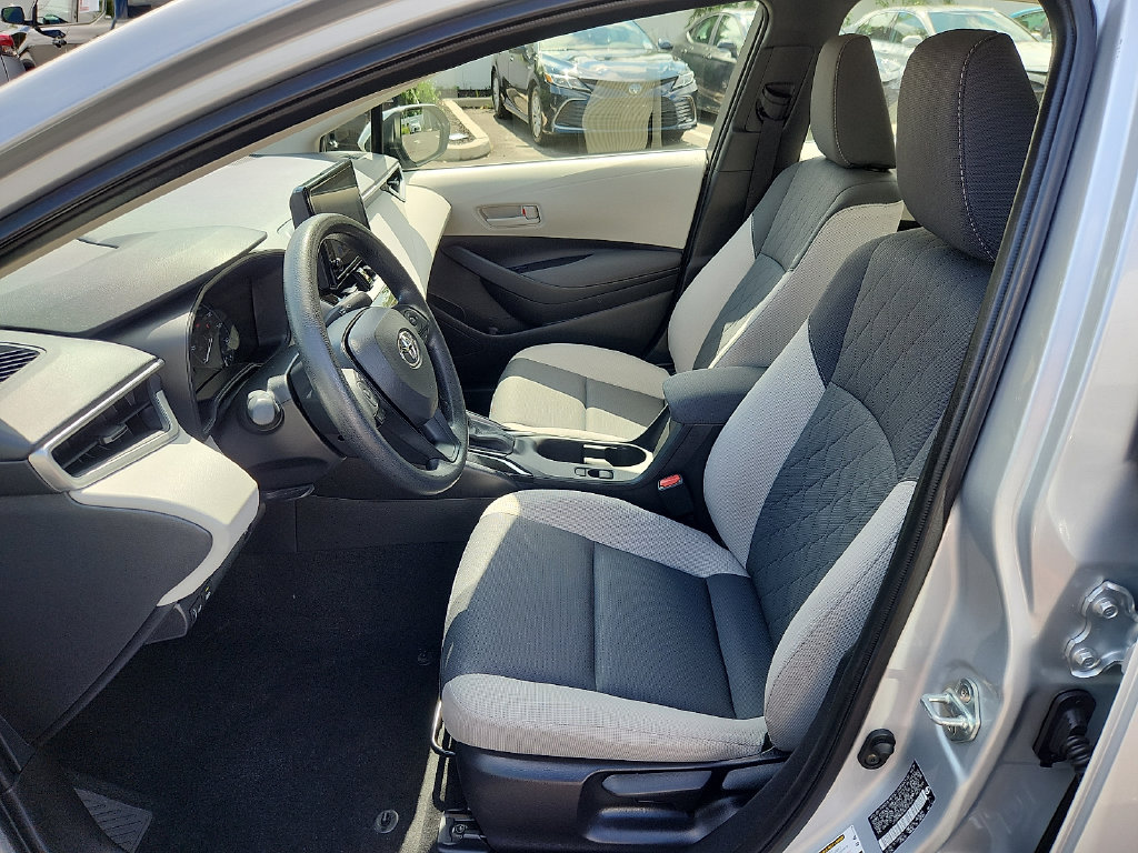2025 Toyota Corolla LE - Photo 14