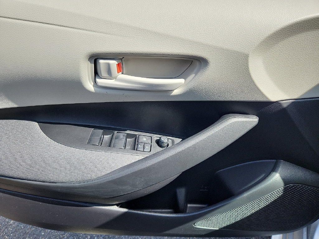 2025 Toyota Corolla LE - Photo 13