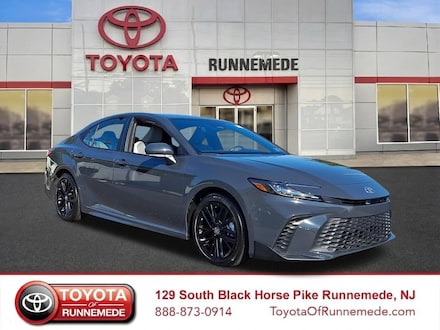 2025 Toyota Camry SE Sedan