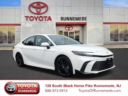2025 Toyota Camry SE Sedan
