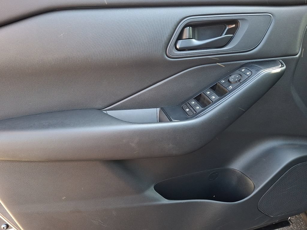 2025 Nissan Rogue S - Photo 13