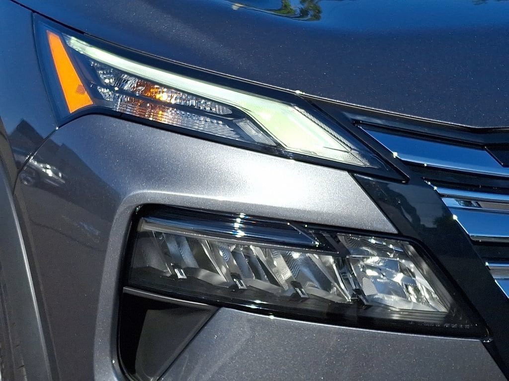 2025 Nissan Rogue S - Photo 9