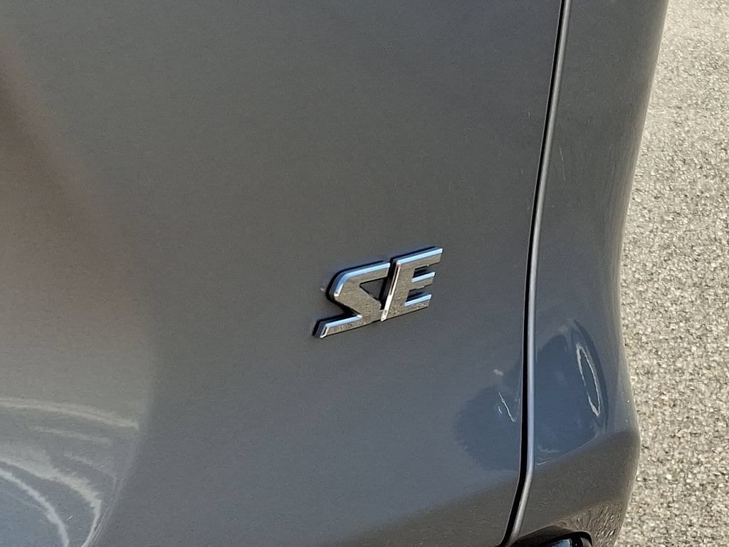 2022 Toyota RAV4 SE - Photo 31