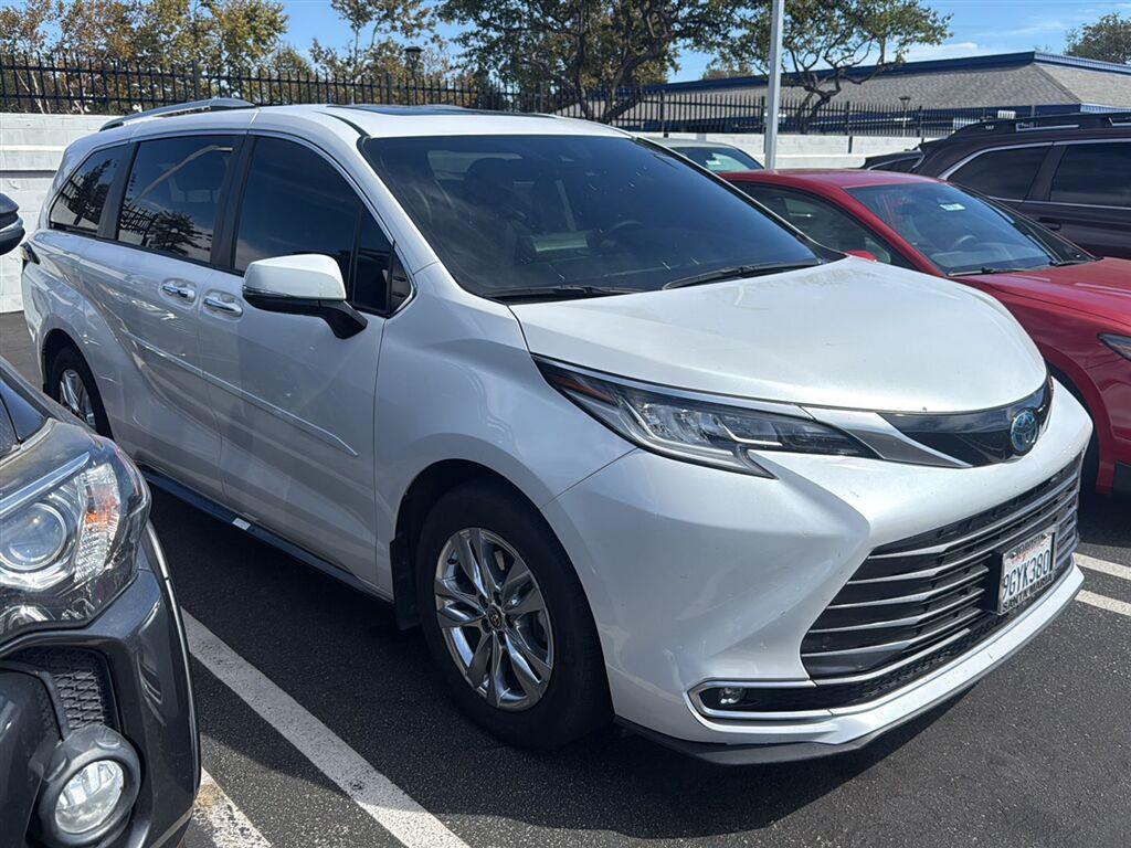 2023 Toyota Sienna Van Passenger Van 