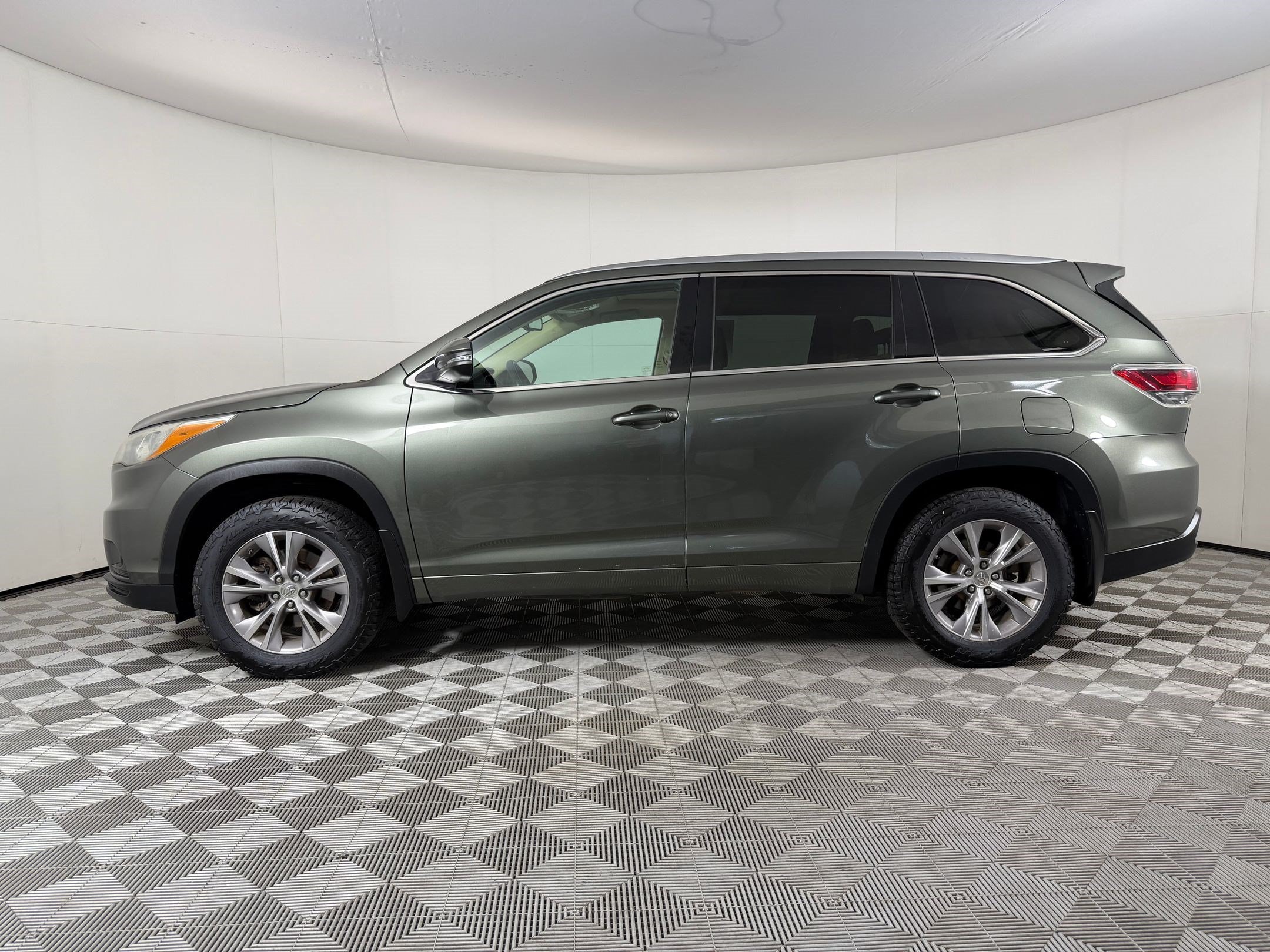 Used 2015 Toyota Highlander XLE with VIN 5TDJKRFH6FS178548 for sale in Santa Fe, NM