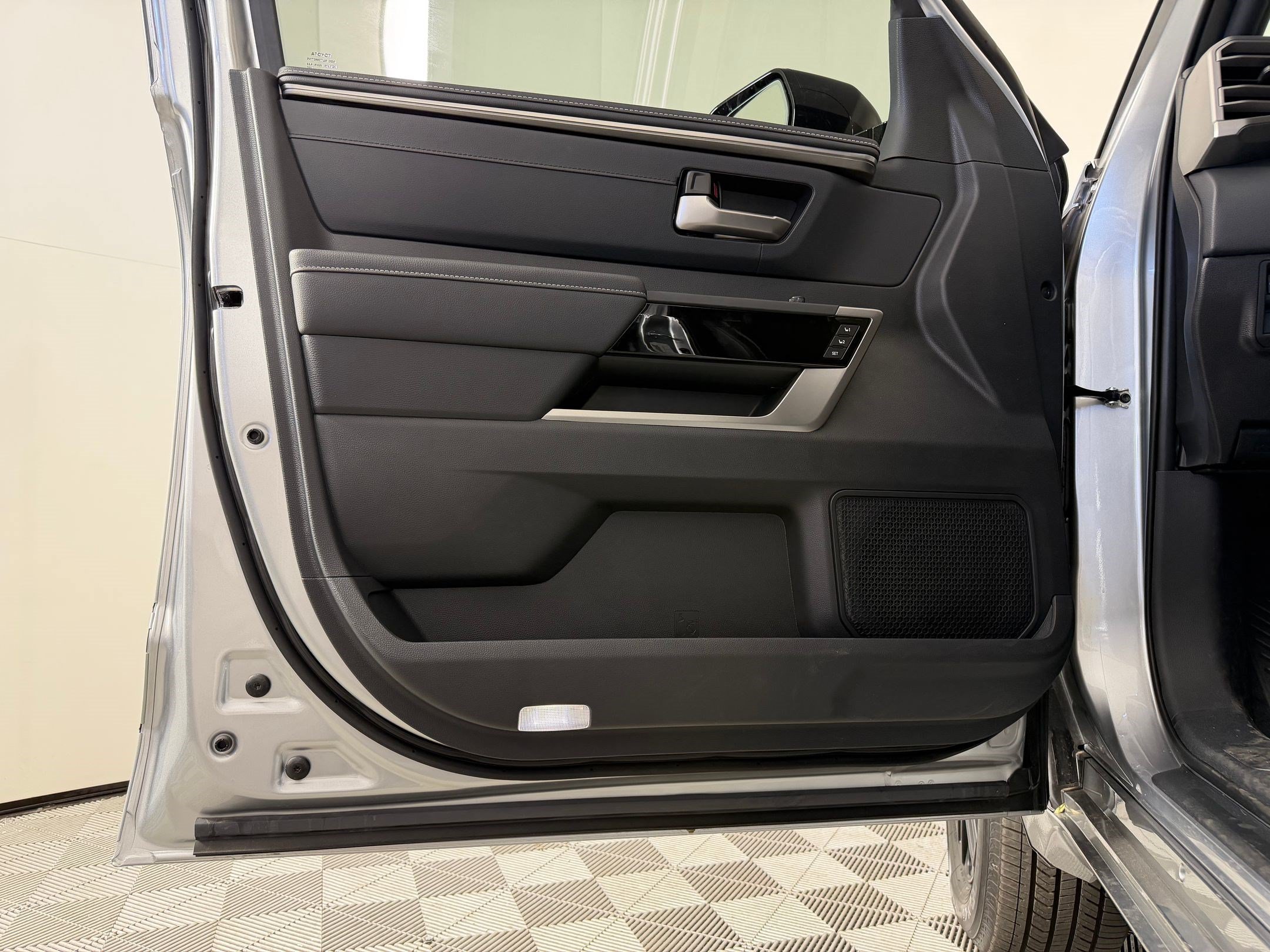 2026 Toyota Tundra Limited - Photo 23