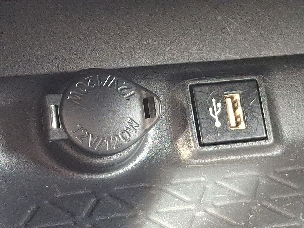2024 Toyota RAV4 XLE - Photo 24