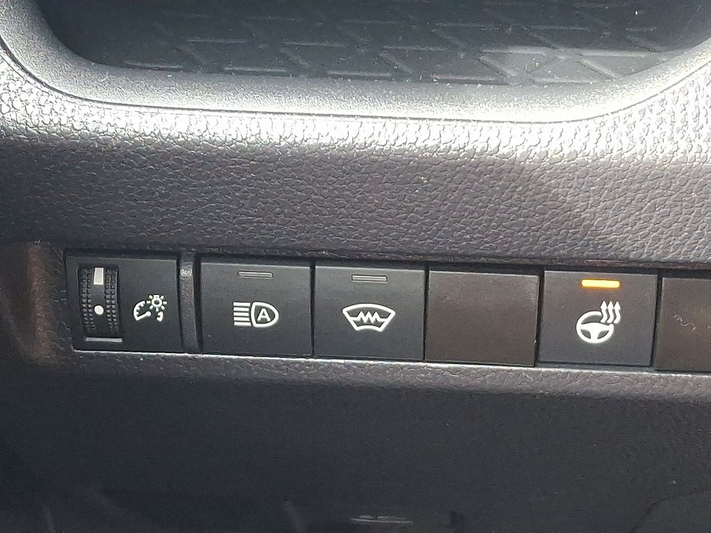2024 Toyota RAV4 XLE - Photo 22