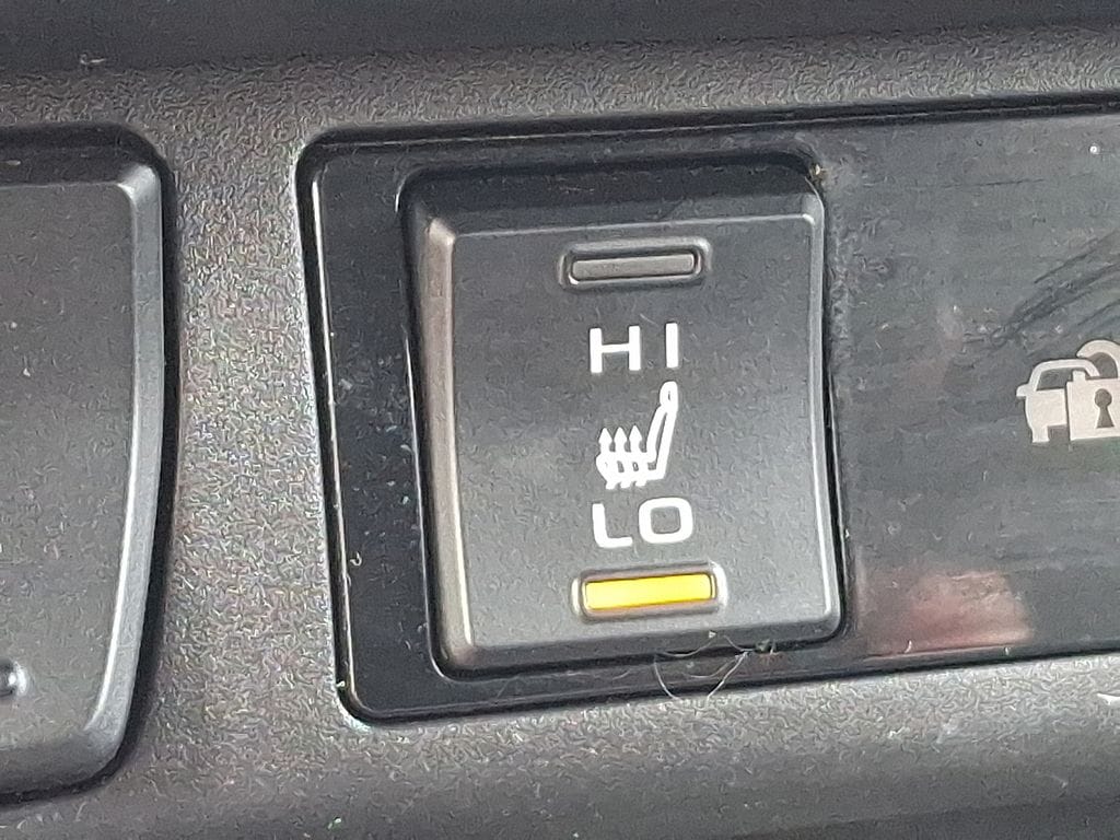 2024 Toyota RAV4 XLE - Photo 25