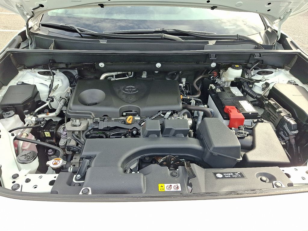 2024 Toyota RAV4 XLE - Photo 27