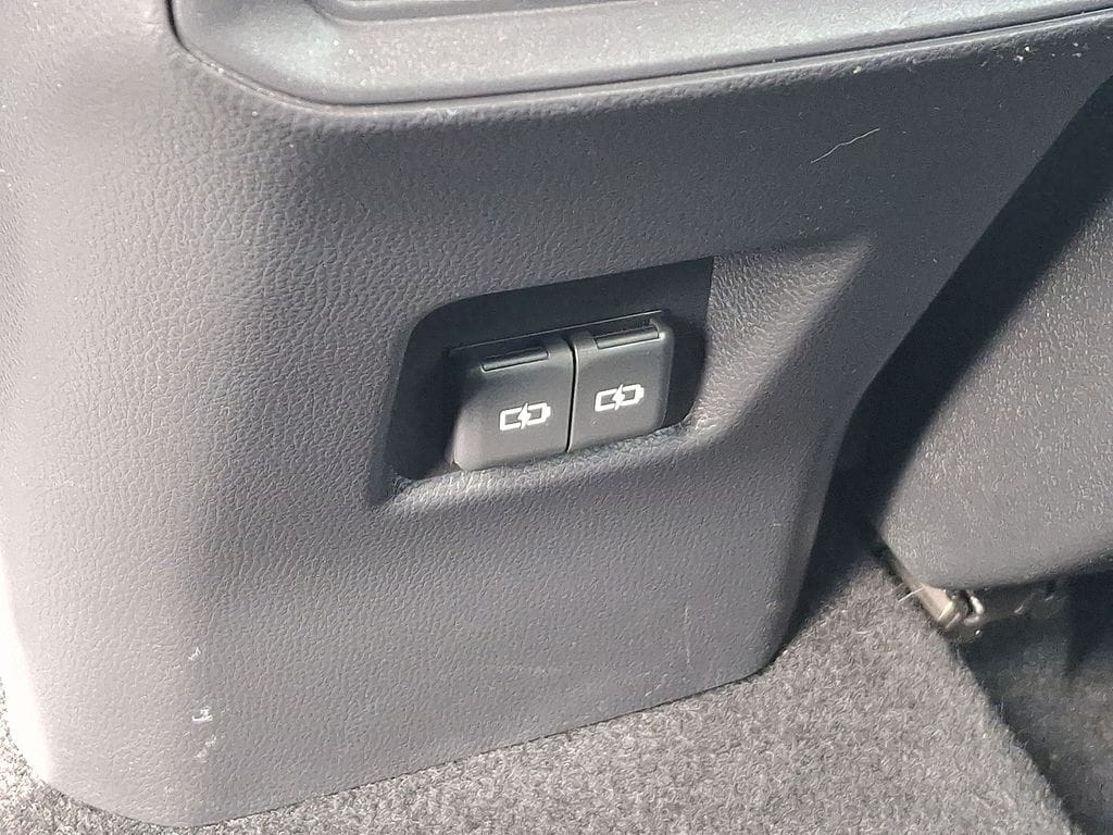 2024 Toyota RAV4 XLE - Photo 10