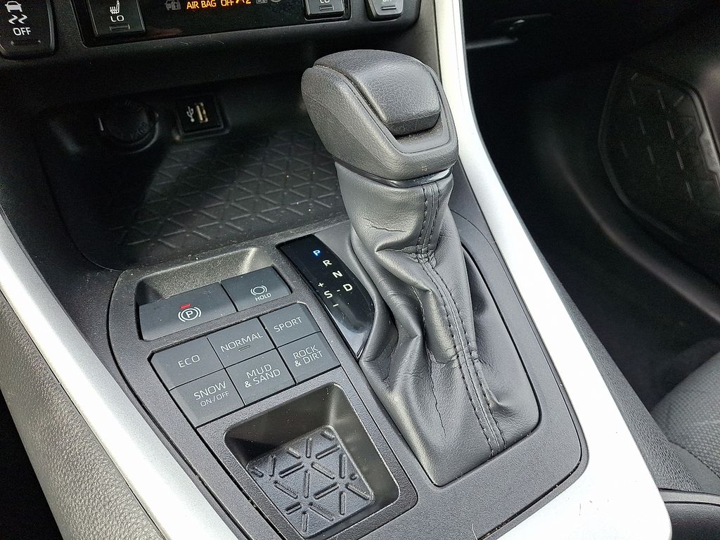 2024 Toyota RAV4 XLE - Photo 14