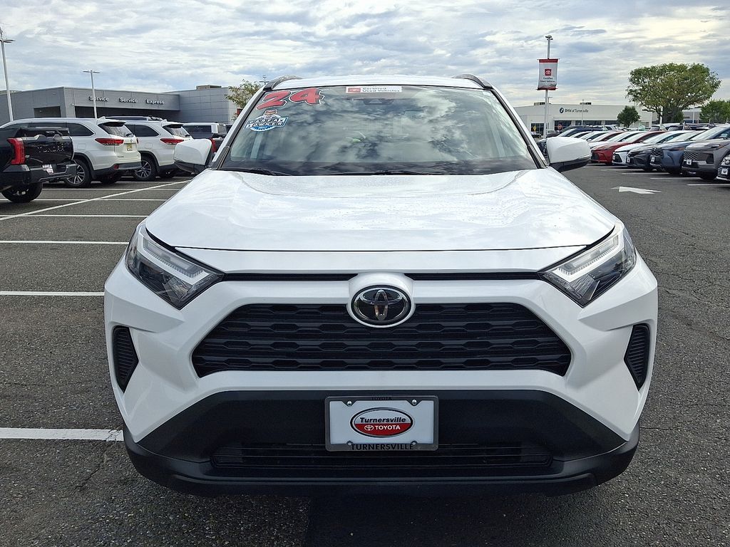 2024 Toyota RAV4 XLE - Photo 2