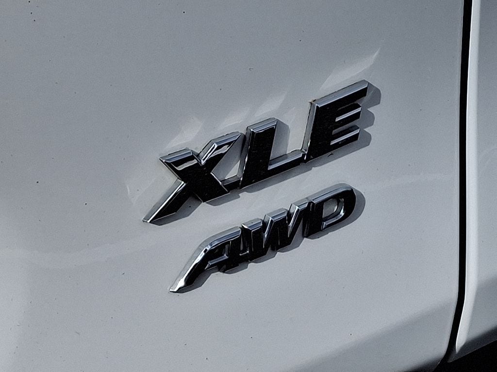 2024 Toyota RAV4 XLE - Photo 30