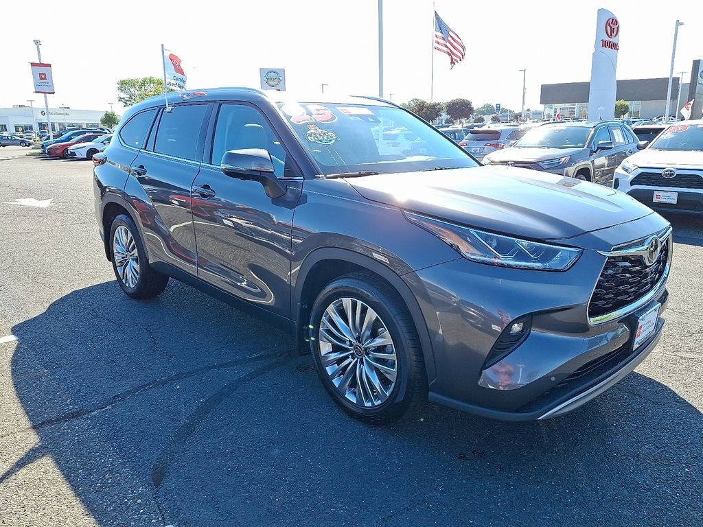 Used 2025 Toyota Highlander Platinum SUV