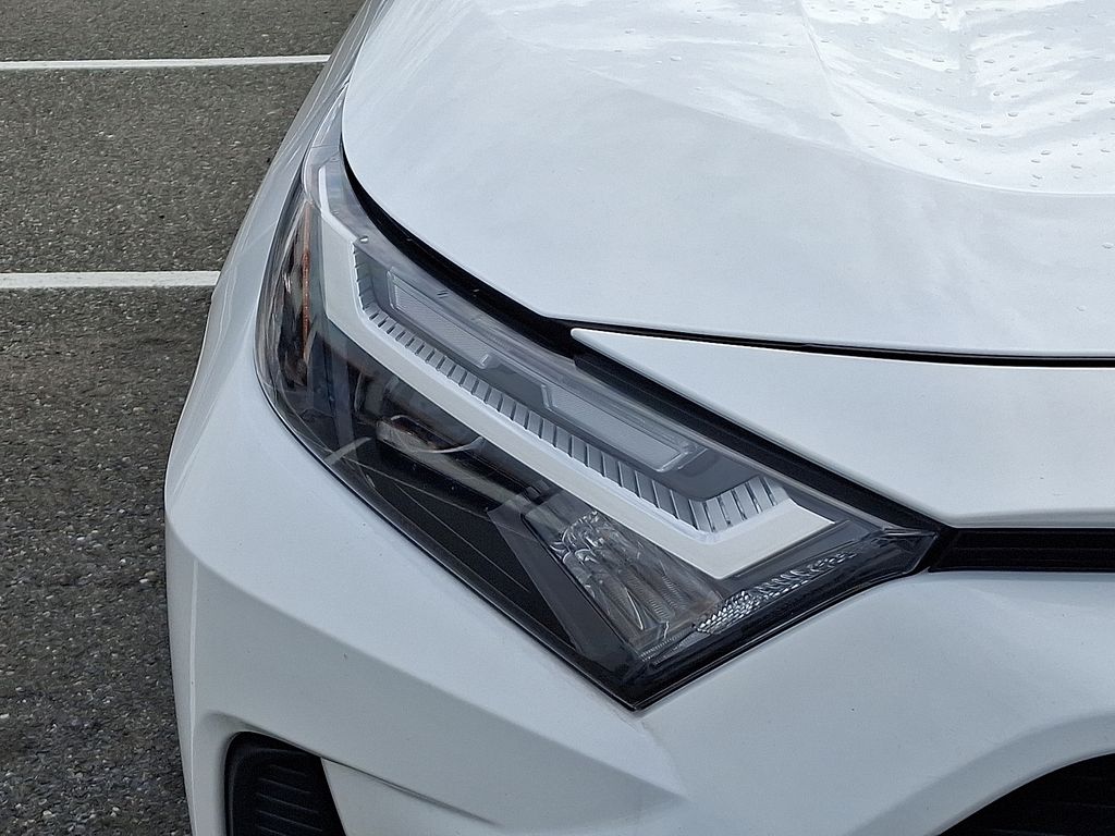 2024 Toyota RAV4 XLE - Photo 8