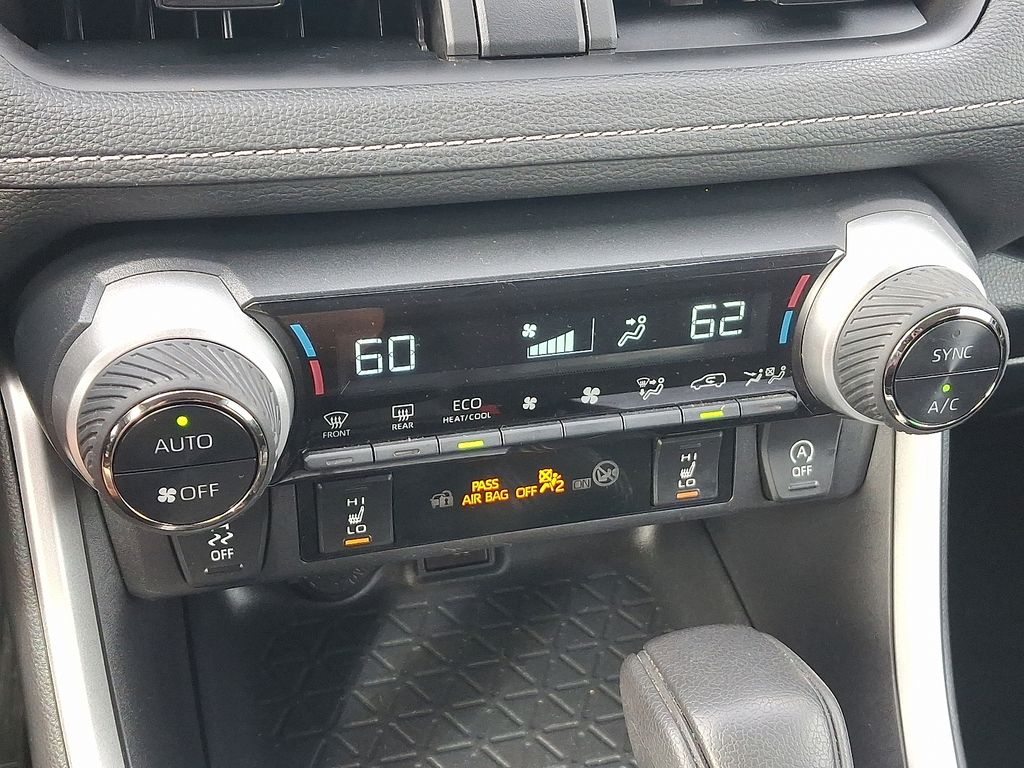 2024 Toyota RAV4 XLE - Photo 15