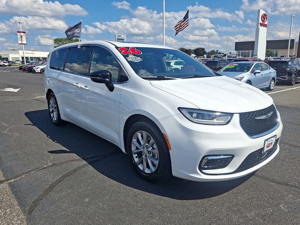 Used 2026 Chrysler Pacifica Limited Van Passenger Van