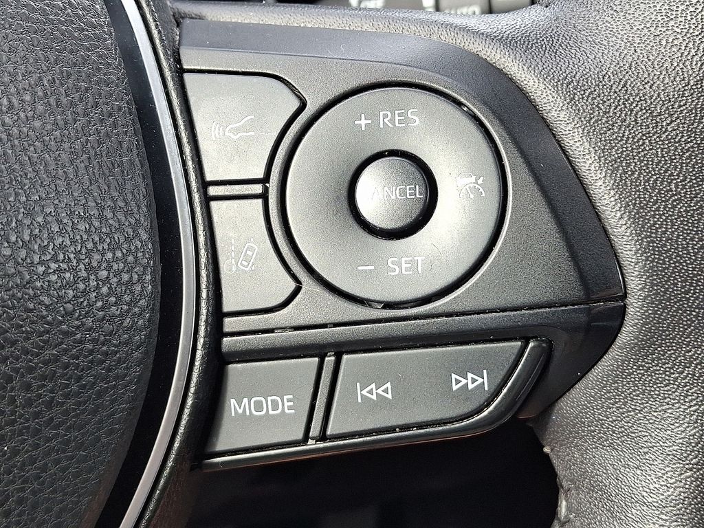 2024 Toyota RAV4 XLE - Photo 21