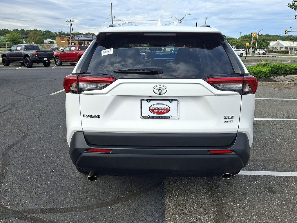 2024 Toyota RAV4 XLE - Photo 5