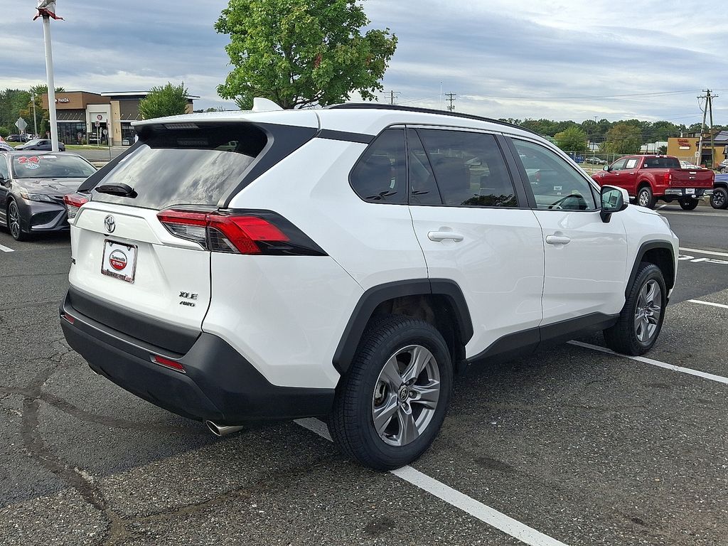 2024 Toyota RAV4 XLE - Photo 6