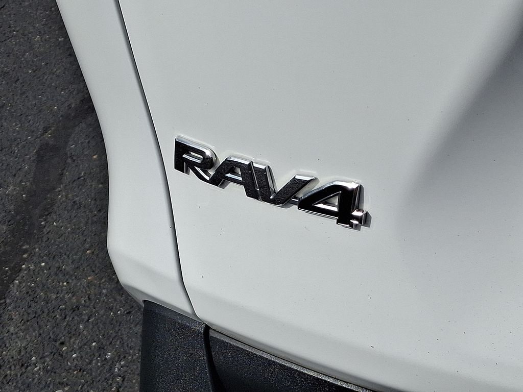 2024 Toyota RAV4 XLE - Photo 29