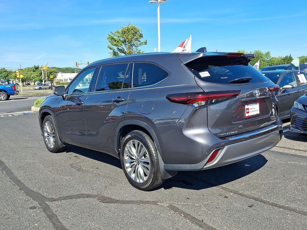 Used 2025 Toyota Highlander Platinum SUV