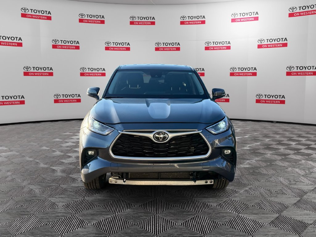 Used 2021 Toyota Highlander LE SUV