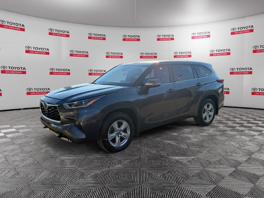 Used 2021 Toyota Highlander LE SUV