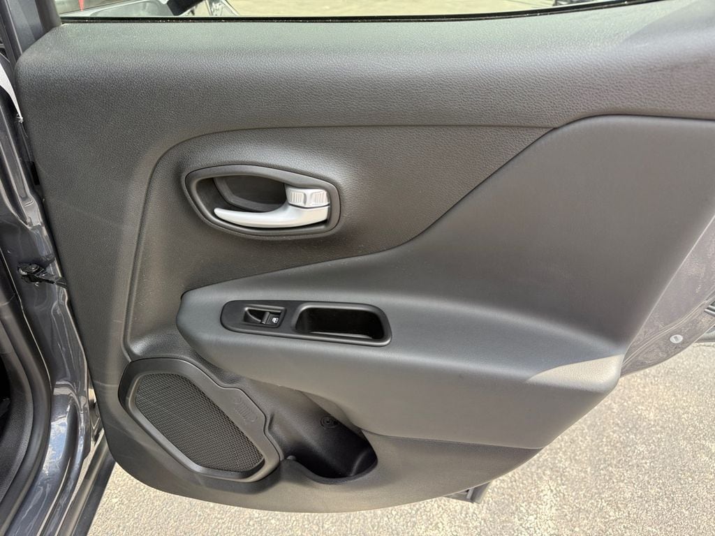 2023 Jeep Renegade Latitude - Photo 20