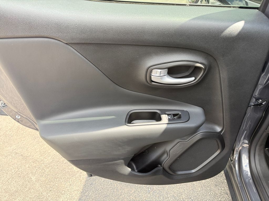 2023 Jeep Renegade Latitude - Photo 23
