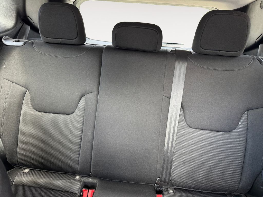 2023 Jeep Renegade Latitude - Photo 12