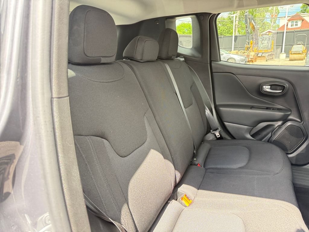 2023 Jeep Renegade Latitude - Photo 21