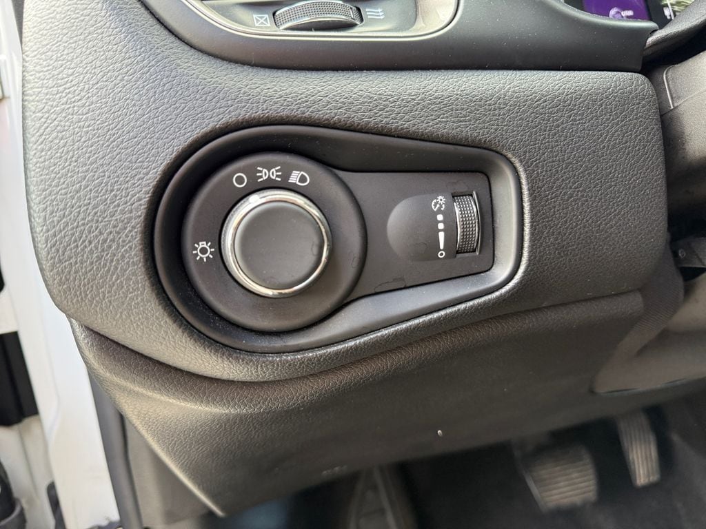 2023 Jeep Renegade Latitude - Photo 26