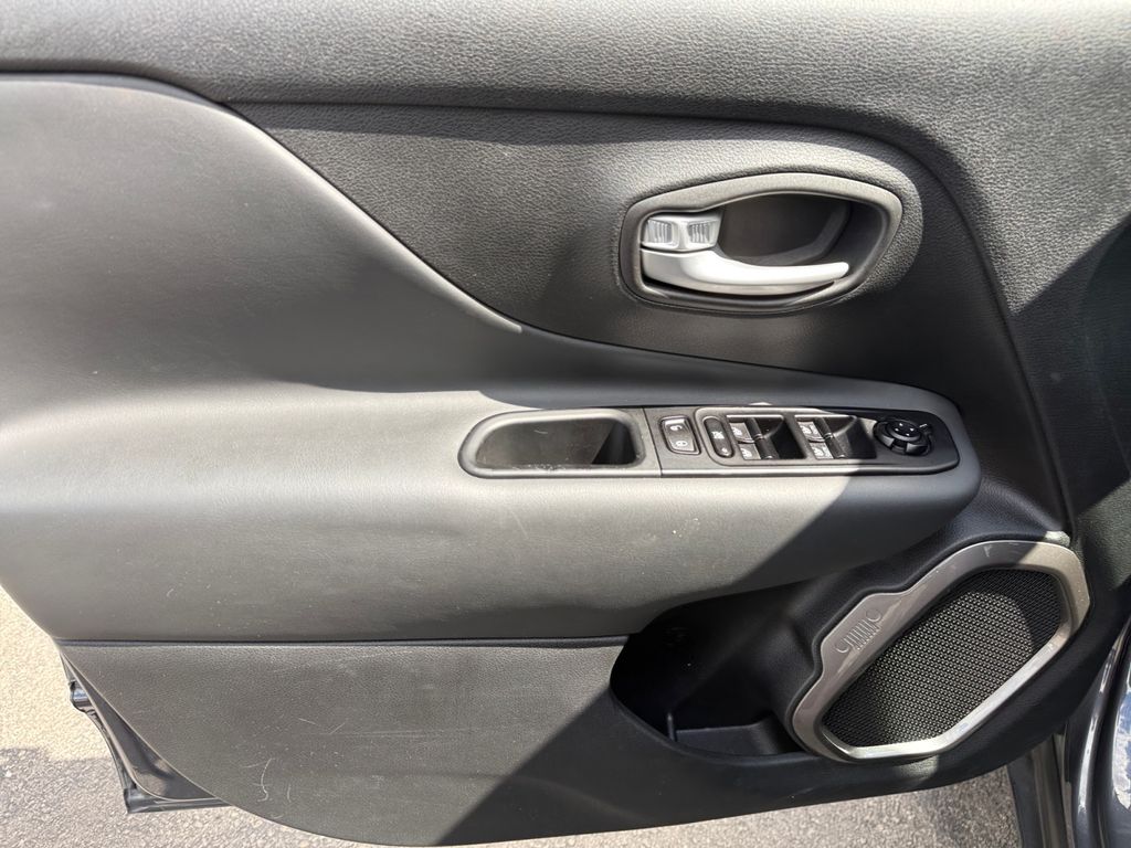 2023 Jeep Renegade Latitude - Photo 25