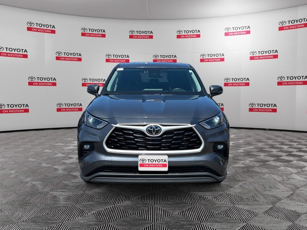Used 2025 Toyota Highlander LE SUV
