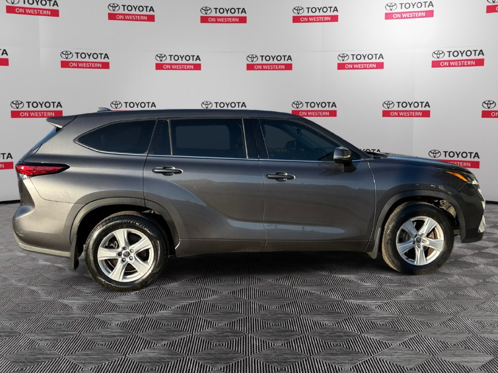 Used 2021 Toyota Highlander LE SUV