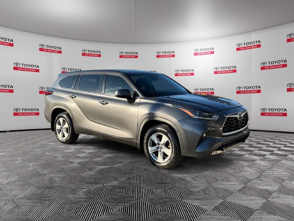 Used 2021 Toyota Highlander LE SUV