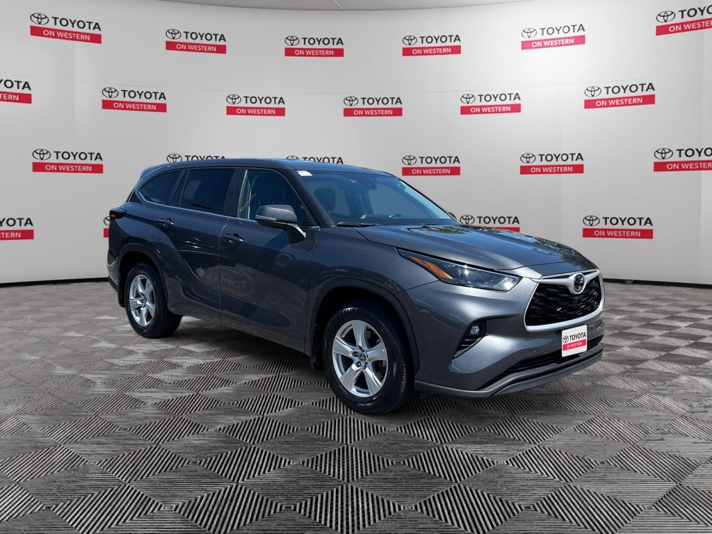 Used 2025 Toyota Highlander LE SUV