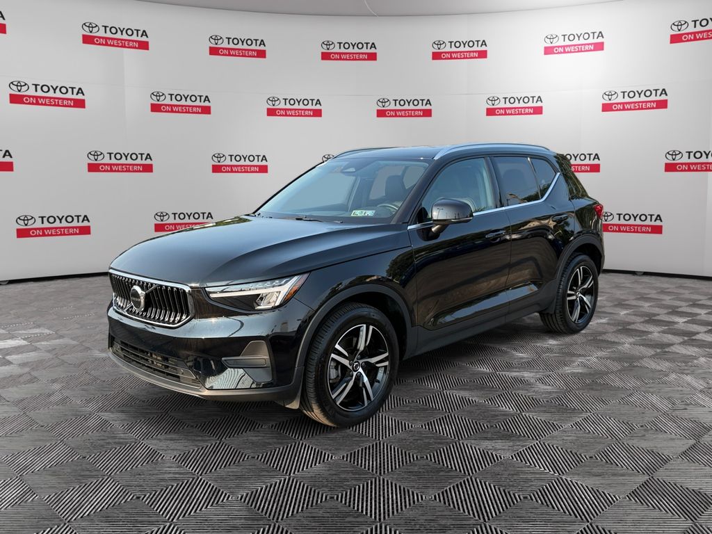 2025 Volvo XC40