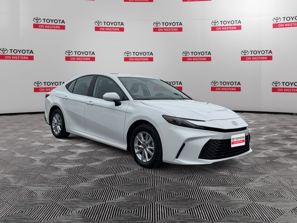 2025 Toyota Camry LE - Photo 3