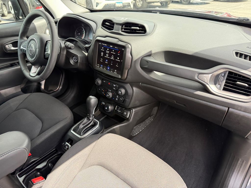 2023 Jeep Renegade Latitude - Photo 17